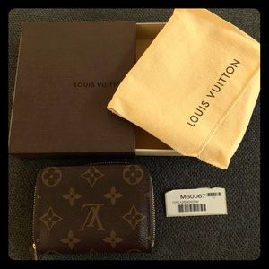 Louis Vuitton Zippy wallet